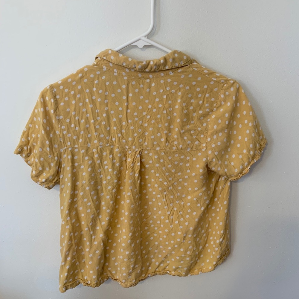 Super cute Cropped button down shirt!